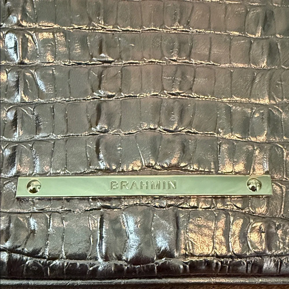 Brahmin Pewter Leather Elegant Crocodile-Embossed Crossbody Bag. Like New. - Picture 2 of 8